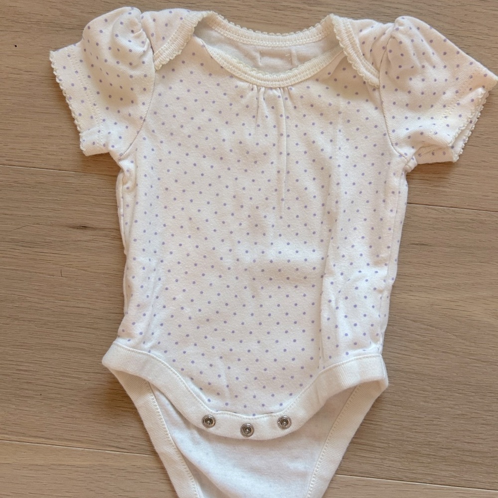 American Apparel/Baby Gap 3 Onesies - Picture 5 of 9